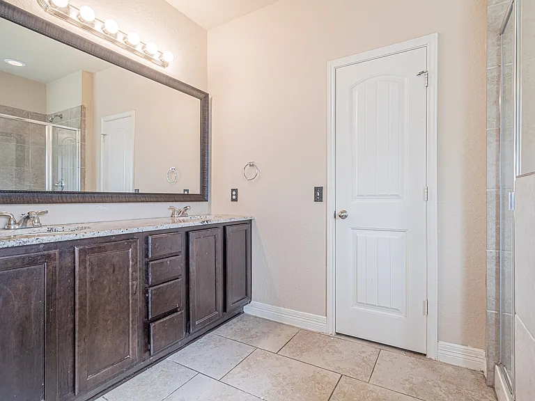 5488 Devonwood St — Photo 30