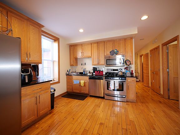 3rd image of 3247 S Emerald Ave #2R