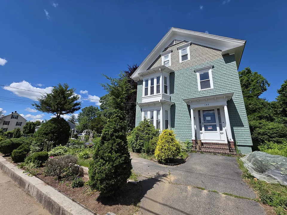  143 Union St 2ndflr 2b/1b Updated Freshpaint! Newfloors Spacious Prkg
