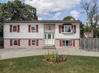 21 Beeckman Ave, Cranston, RI 02920