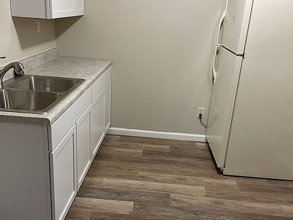4th image of 1441 Capitol Ave APT 1