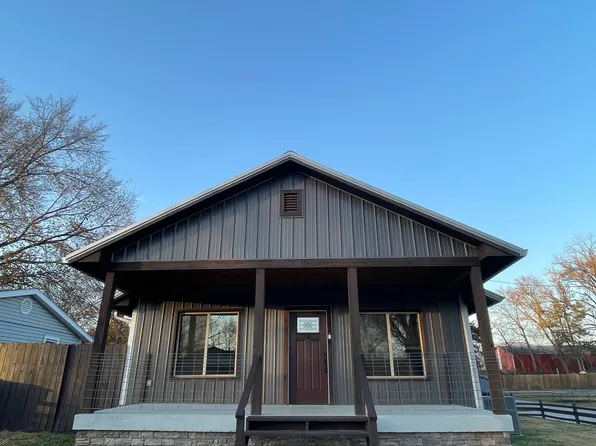 200 W 1st St, Pineville, MO 64856