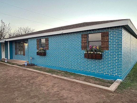 3rd image of 610 S Aspen Ave