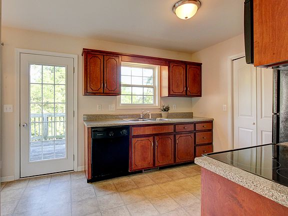 5th image of 1045 Red Apple Ct