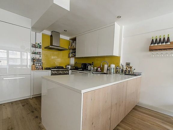 3rd image of 141 E 55th St APT 8A