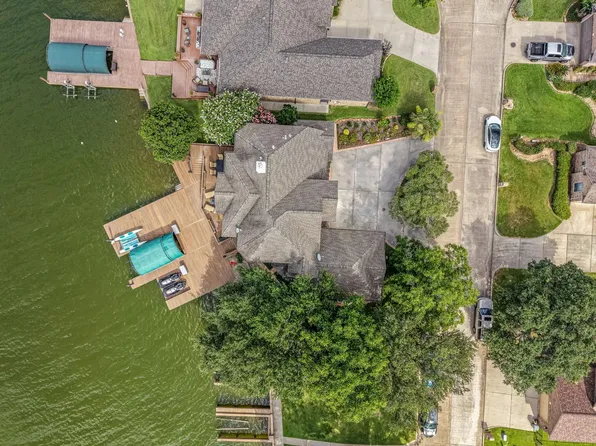 318 Bayshore Dr, Montgomery, TX 77356
