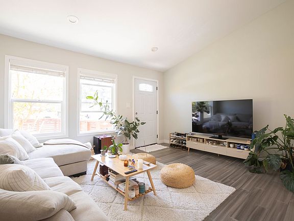 5th image of 2205 Warfield Ave #2205