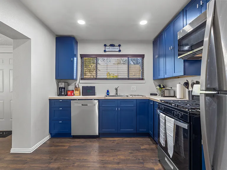 2321 Lawrence St — Photo 11