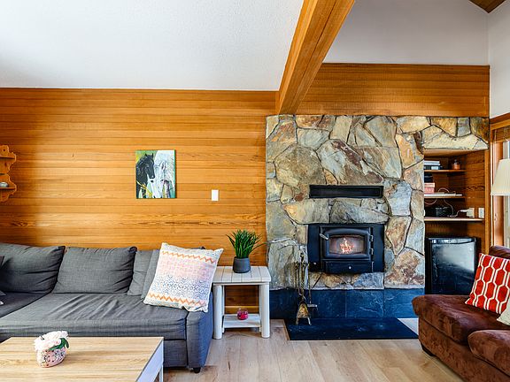 18 6125 Eagle Cr-6_10152025