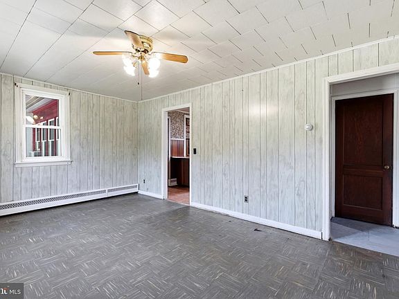 5th image of 1033 Walt Rd