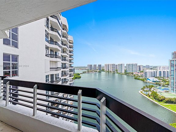 3rd image of 3530 Mystic Pointe Dr APT 2904