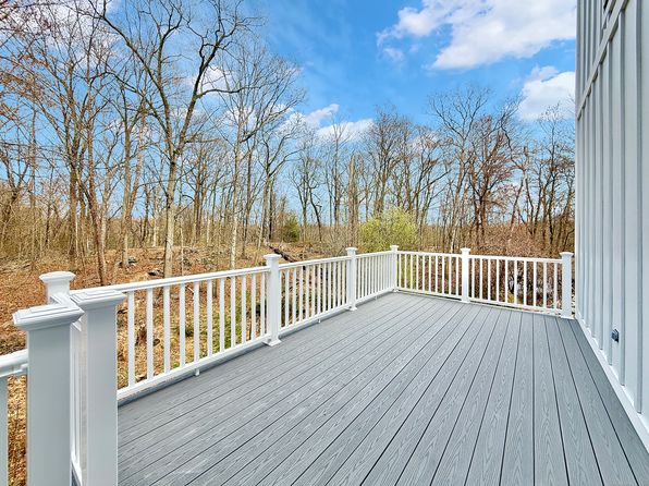 811 Rock Rimmon Rd, Stamford, CT 06903
