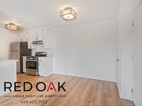 5th image of 11817 1/4 Victory Blvd #305