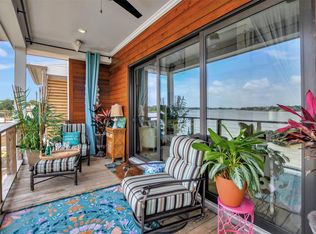 25 Cmdr Runco Ln, Seabrook, TX 77586