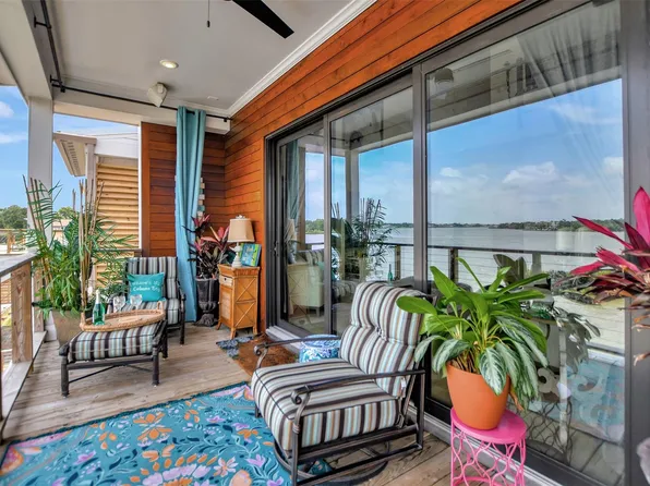 25 Cmdr Runco Ln, Seabrook, TX 77586