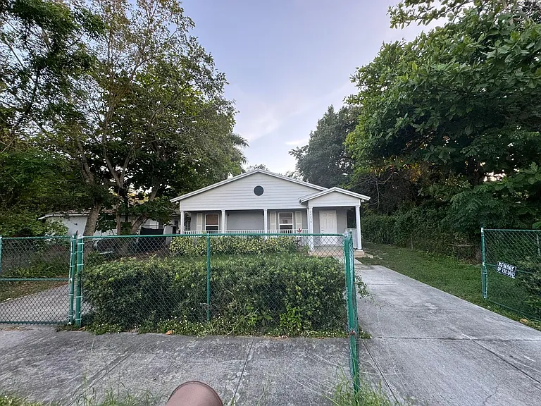 22250 Miami Ave — Photo 2