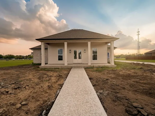 135 Godchaux Drive, Houma, LA 70360