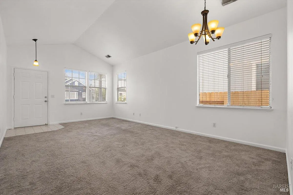 1447 Tammy Way - Photo 5