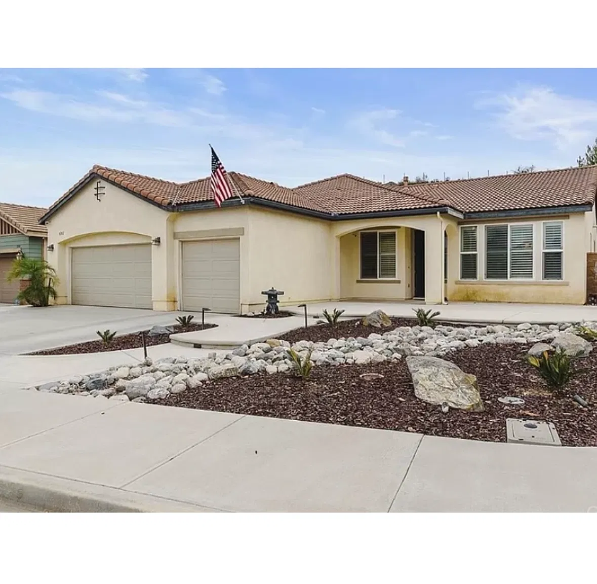 4 bed, 2470 sqft, $4,000 — Photo 1