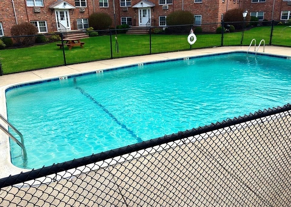 2nd image of 12 Colonial Village Dr APT 12