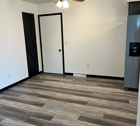 4th image of 415 Theresa St