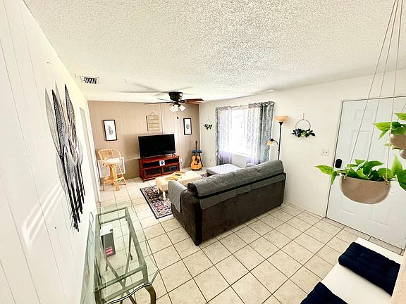 2nd image of 536 Olive St