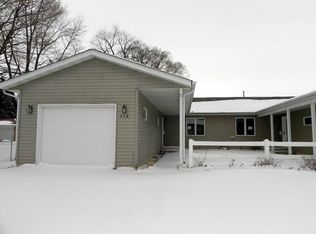 516 Rebecca Rd, Belvidere, IL 61008