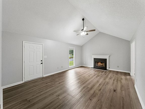 5th image of 121 Winthrop Way