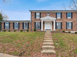 1018 Amsterdam Dr, Ballwin, MO 63011