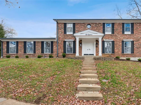 1018 Amsterdam Dr, Ballwin, MO 63011