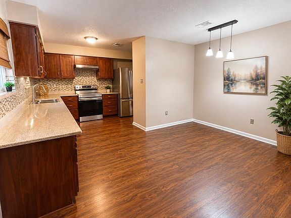 3rd image of 5810 Sunnygate Dr