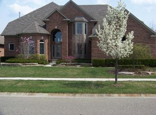 56296 Edgewood Dr, Shelby Township, MI 48316