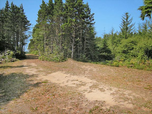 4th image of 525 SE 130th Dr