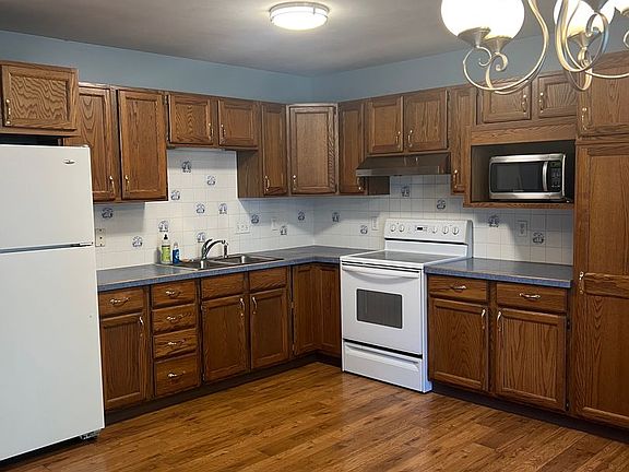 3rd image of 301 W 23rd St