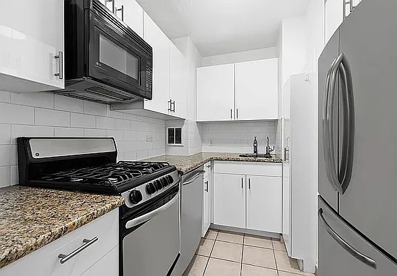 5th image of 77 E 12th St APT 2E