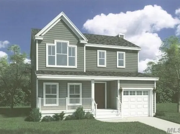 96 Hillside Ave, Rocky Point, NY 11778