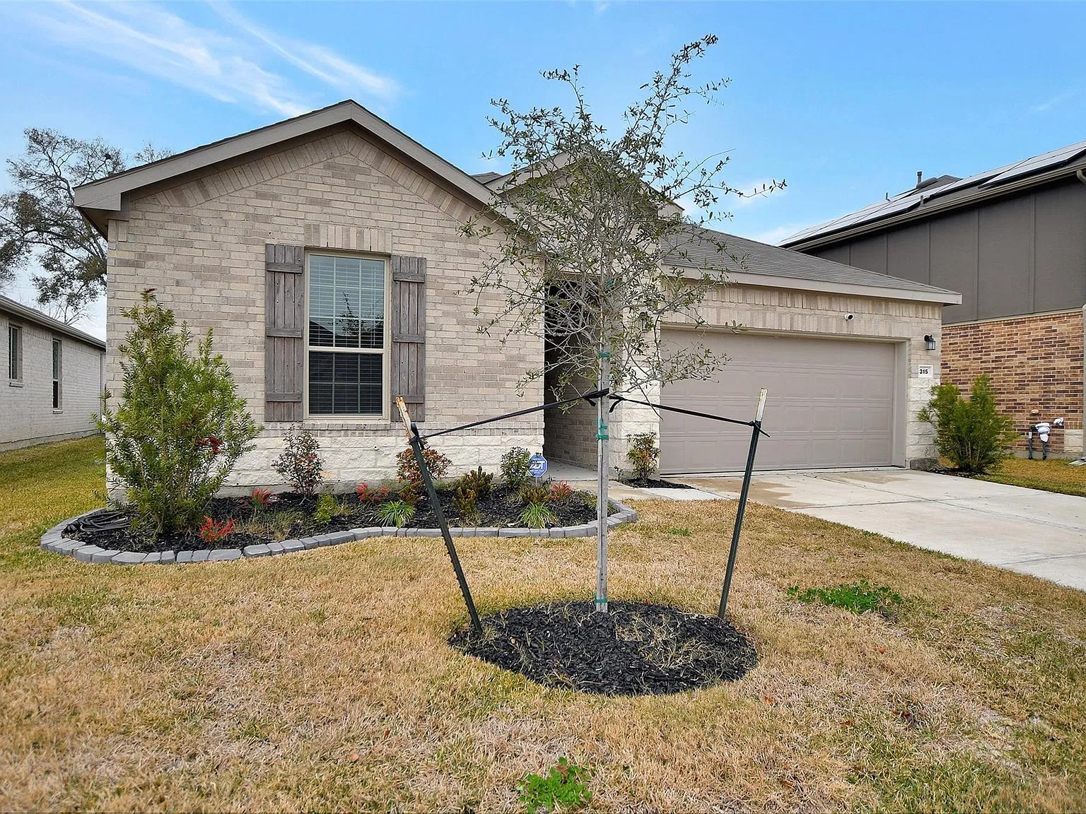 3 bed, 2.0 bath, 1584 sqft, $2,200 — Photo 3