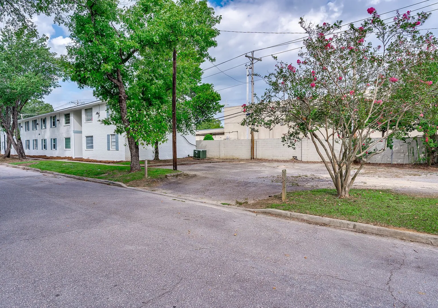Charming 2-bedroom, 1-bath apartment located in the highly sought-after Rosewood area! - Apt 11 — Photo 4