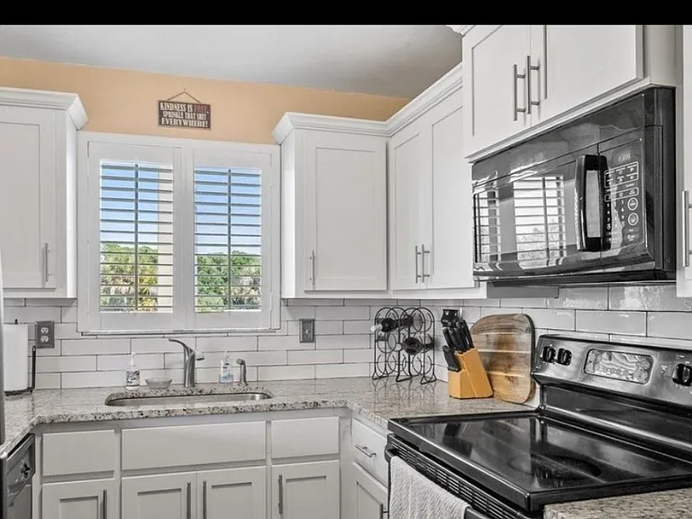 1839 Settlers Dr — Photo 1