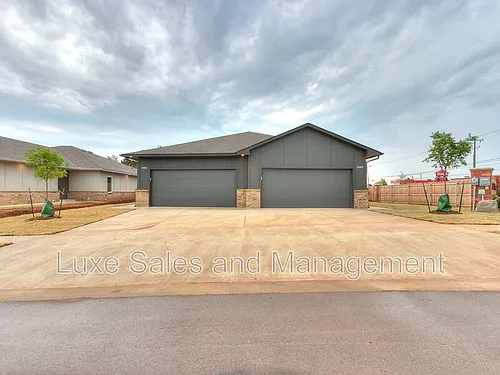 8016 NW 110th Dr Photo 1