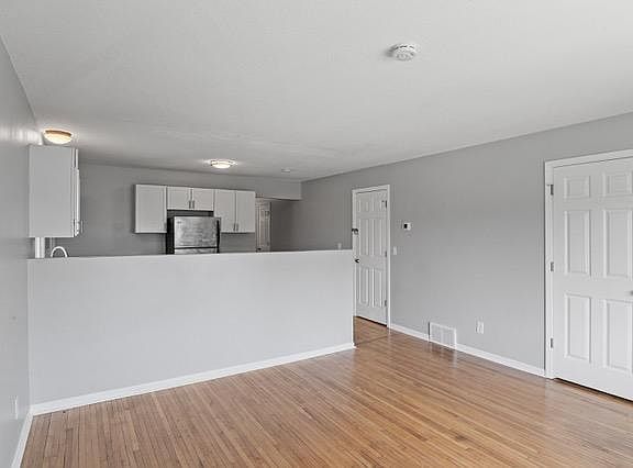 5th image of 2105 Russell Ave N