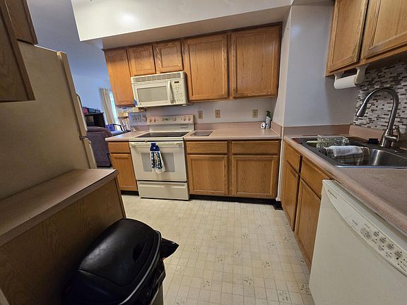 5th image of 1533 S Howard Ave