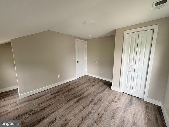 5th image of 825 W 3rd St