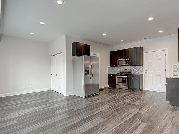 3rd image of 4407 N Keeler Ave #2E