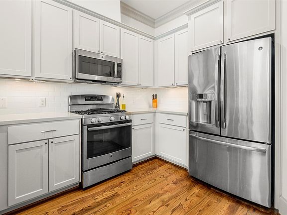 2nd image of 3302 Audley St Suite 124