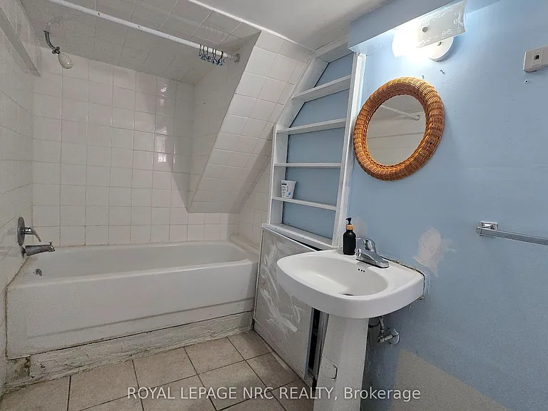 4425 Hiram St — Photo 34