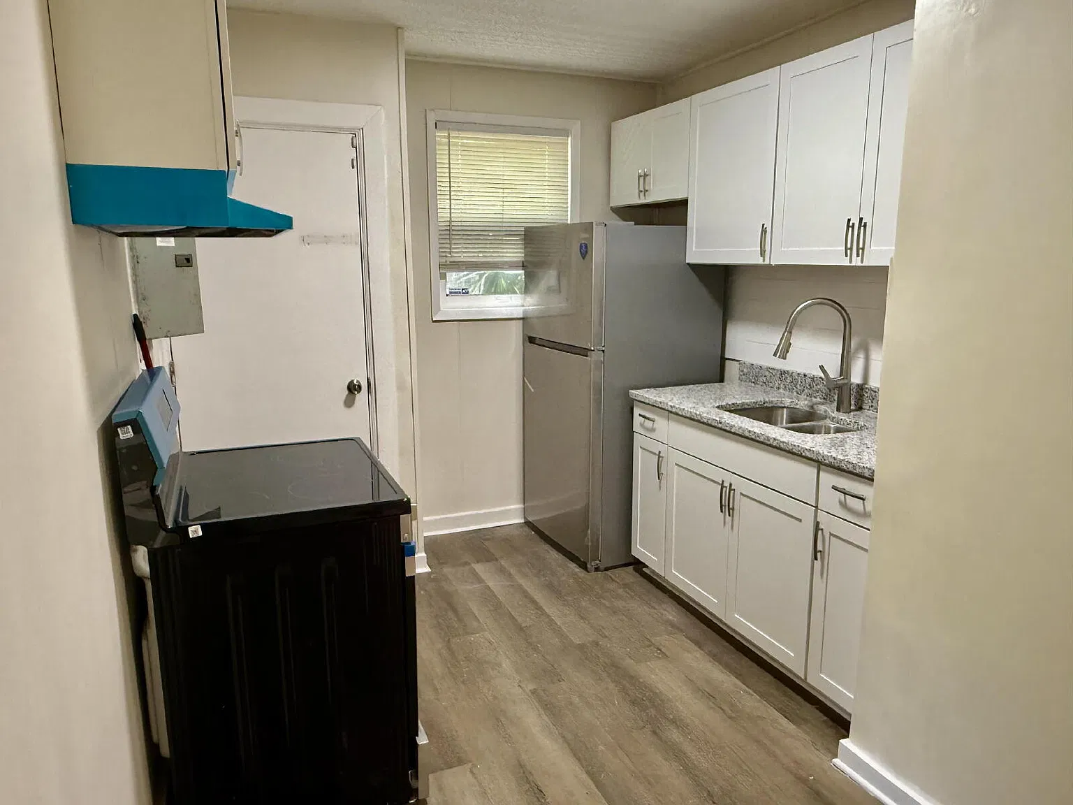 3 bed, 2.0 bath, 1200 sqft, $1,340 — Photo 2