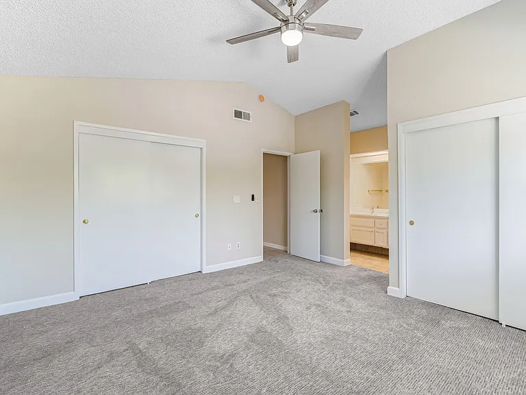 6733 N Warren Ave — Photo 31