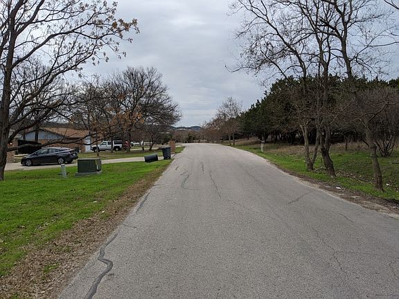 5th image of 1802 Valley Oaks Dr