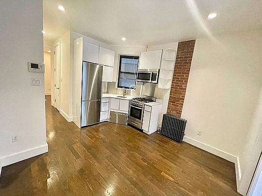 1st image of 440 10th Ave #5F